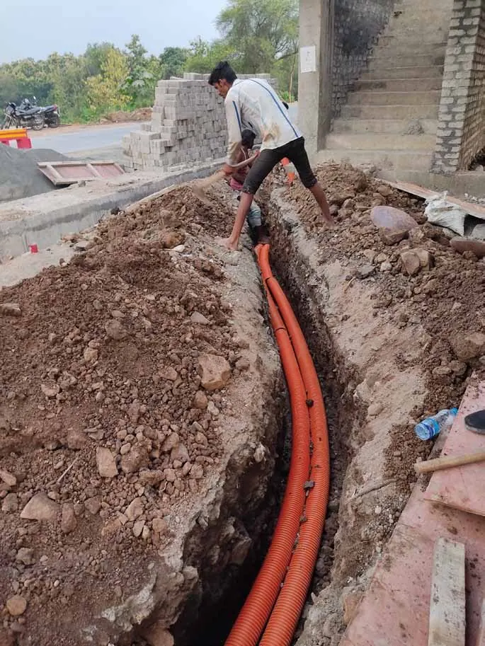 Underground cable laying in an open trench